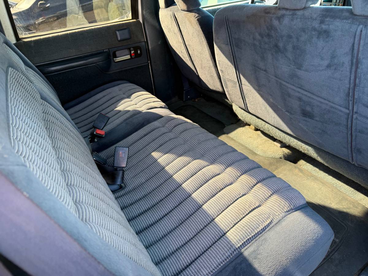 Chevrolet-silverado-1993-white-14