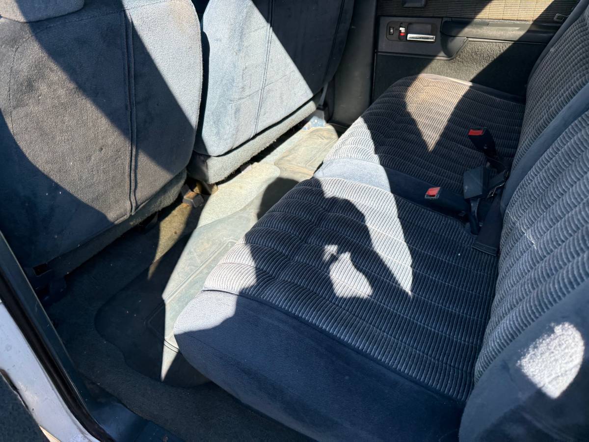 Chevrolet-silverado-1993-white-16