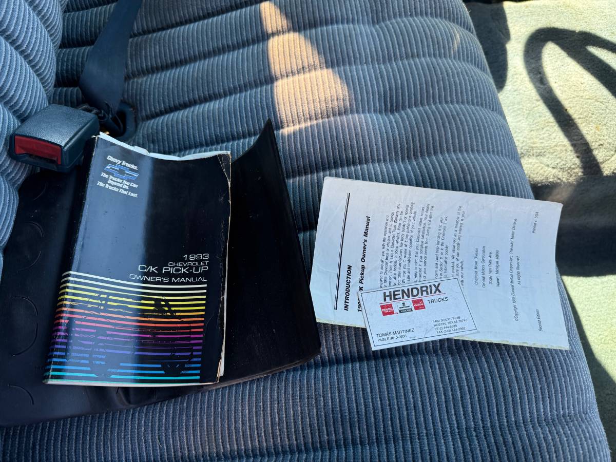 Chevrolet-silverado-1993-white-17