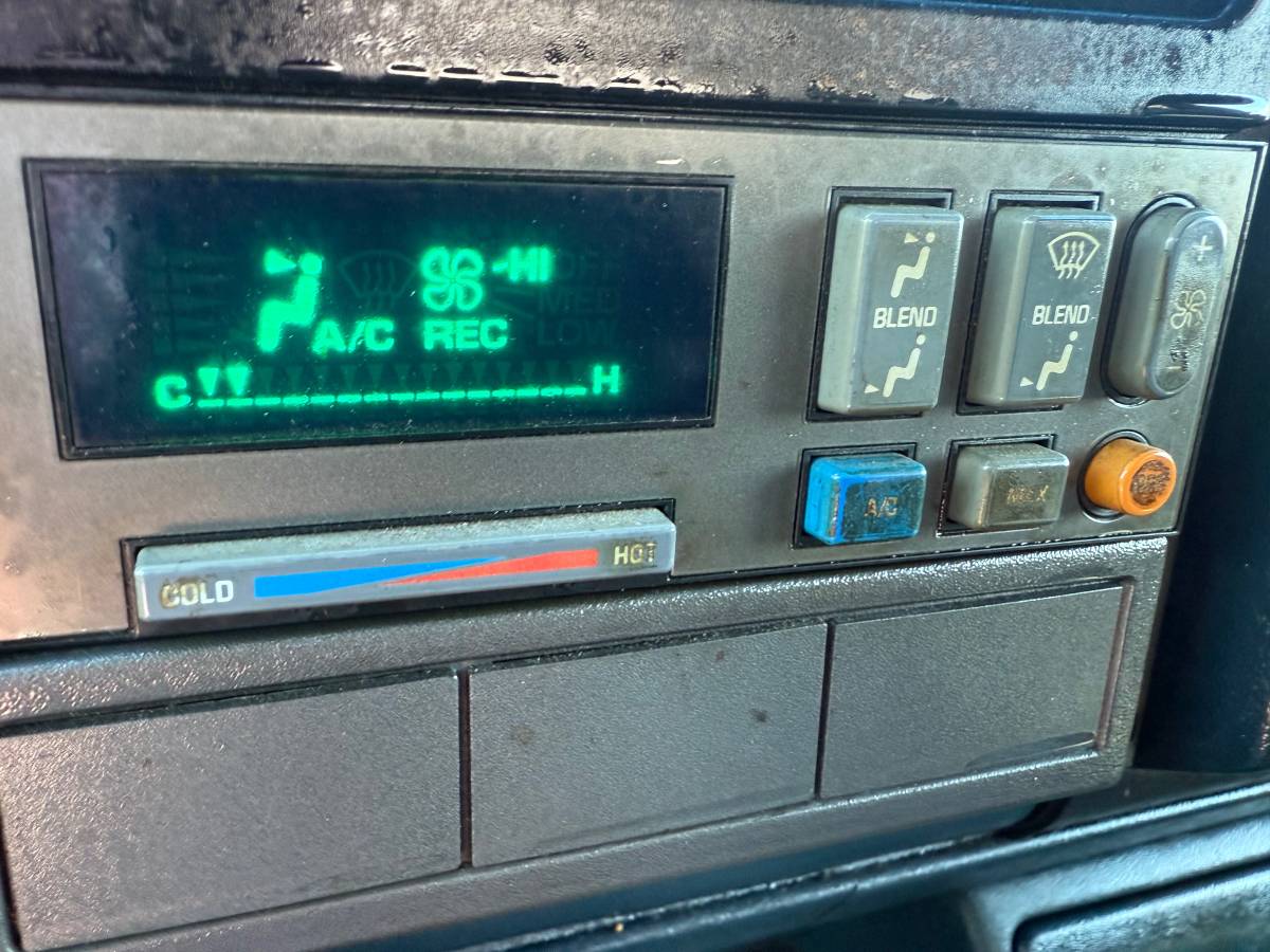 Chevrolet-silverado-1993-white-21