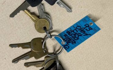 Chevrolet-silverado-1993-white-23