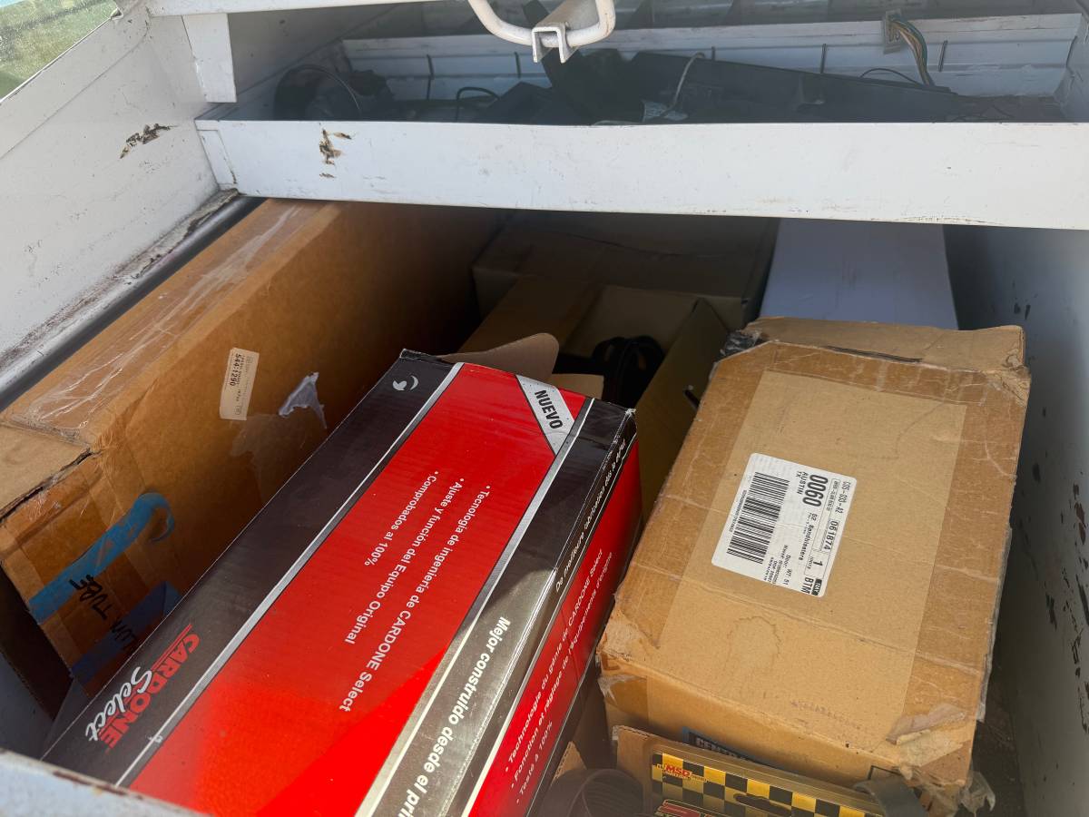 Chevrolet-silverado-1993-white-4