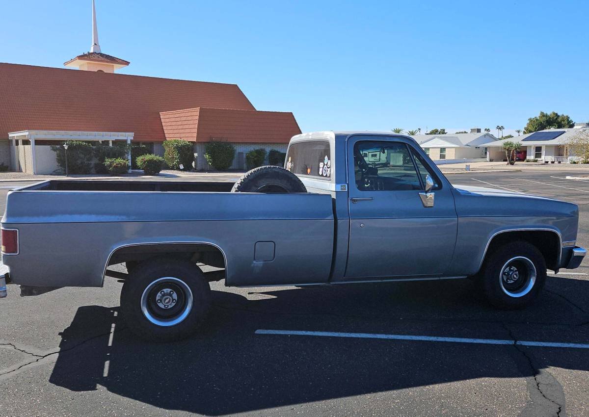 Chevrolet-silvreado-1987-grey-1