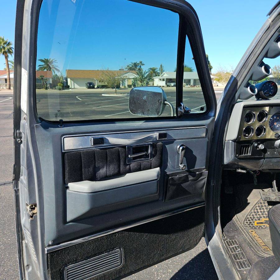 Chevrolet-silvreado-1987-grey-23