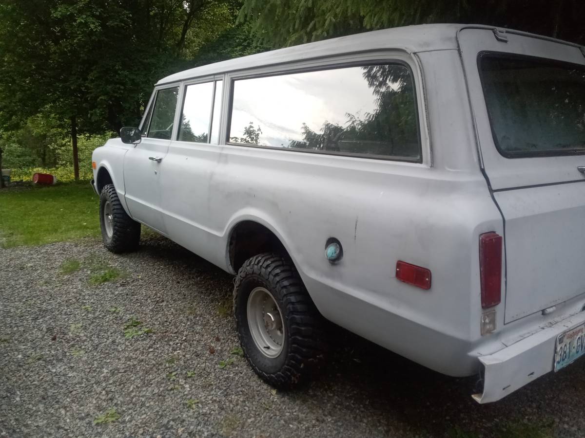 Chevrolet-suburban-12-ton-4wd-1969-grey-1