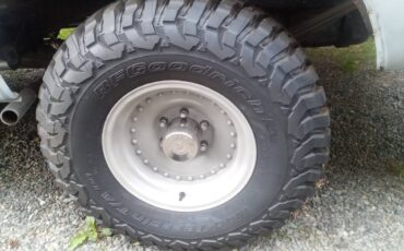 Chevrolet-suburban-12-ton-4wd-1969-grey-10