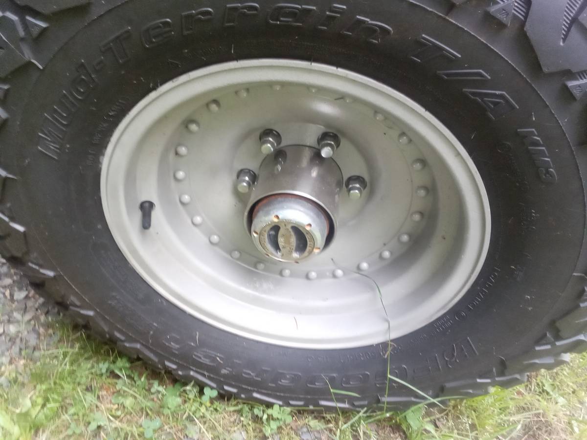 Chevrolet-suburban-12-ton-4wd-1969-grey-13