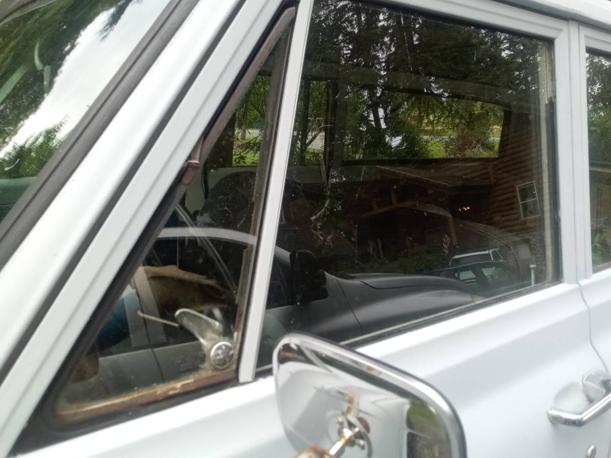 Chevrolet-suburban-12-ton-4wd-1969-grey-4