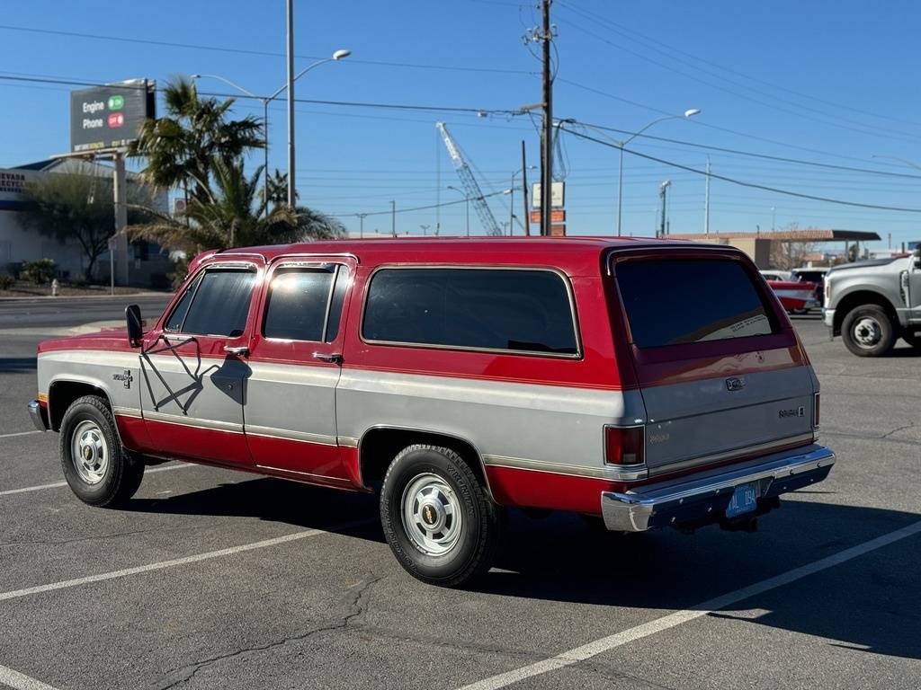 Chevrolet-suburban-1984-red-14