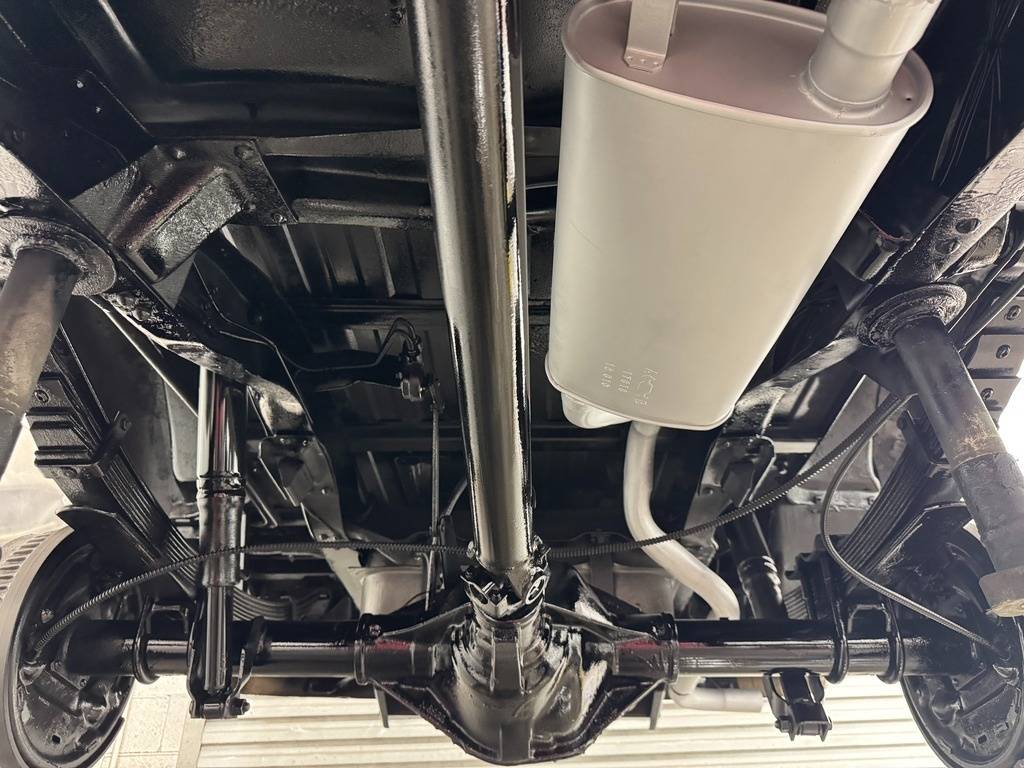 Chevrolet-suburban-1984-red-167