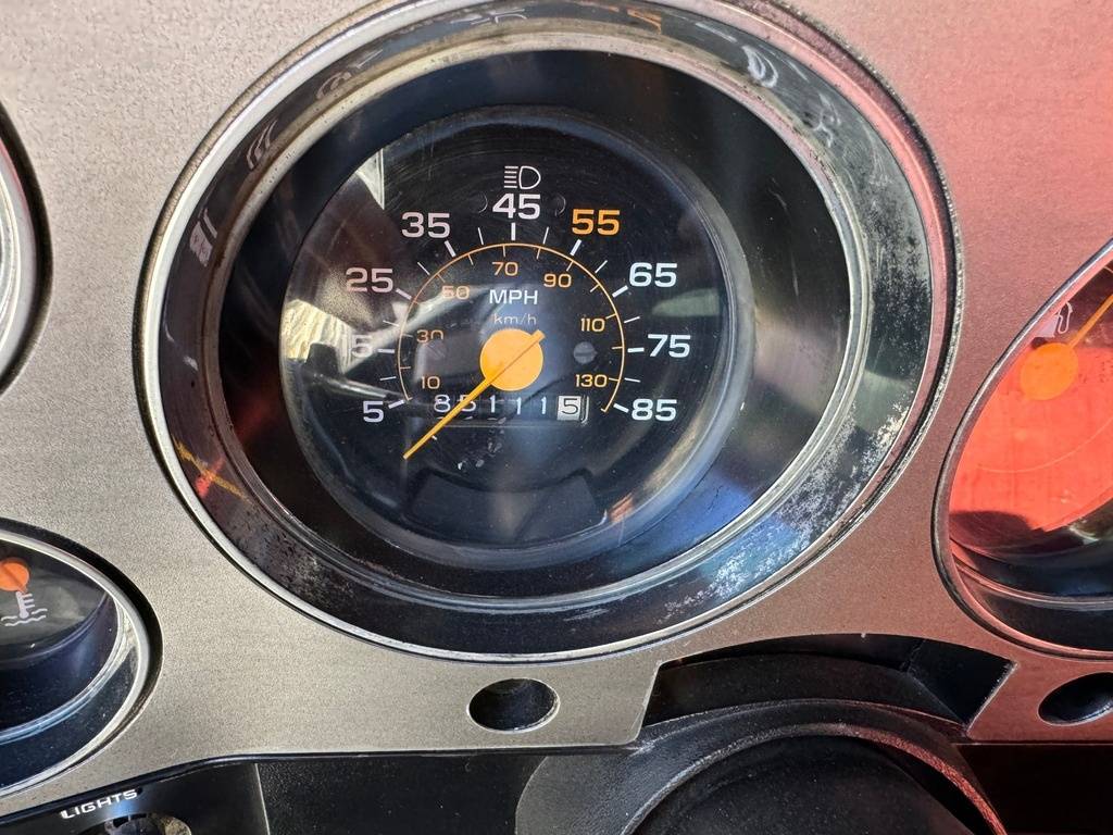 Chevrolet-suburban-1984-red-79