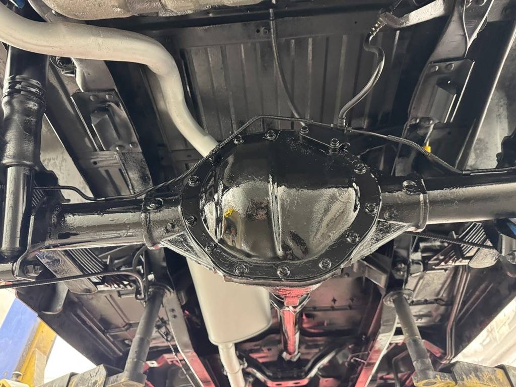 Chevrolet-suburban-1984-red-8