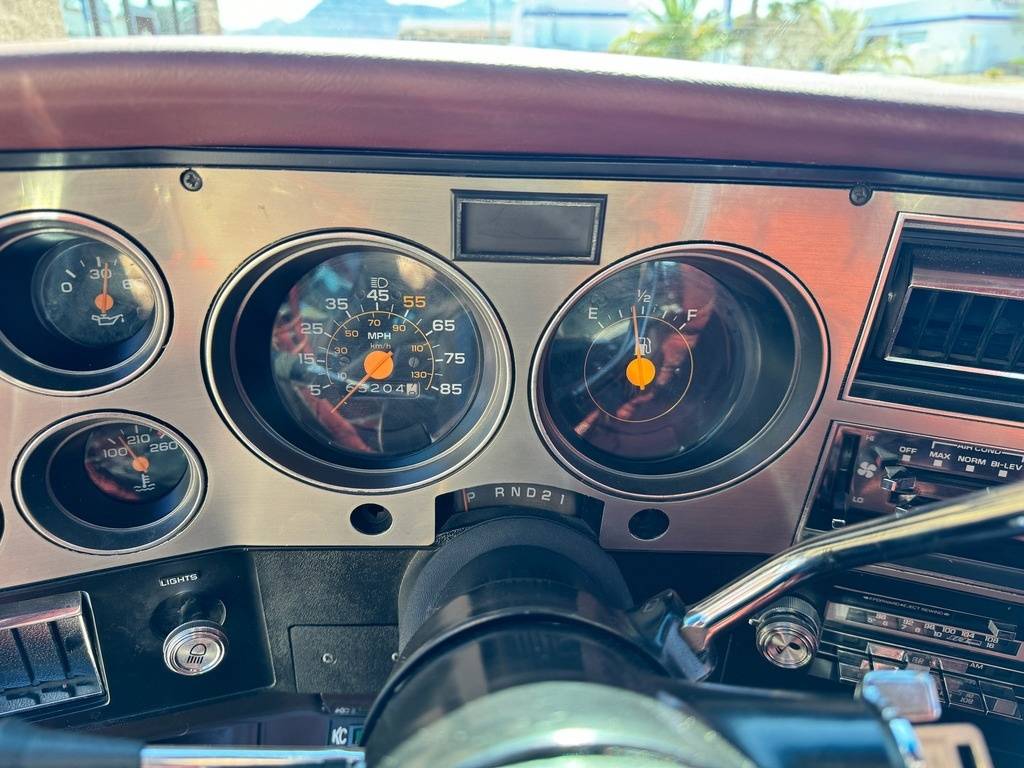 Chevrolet-suburban-1985-brown-124