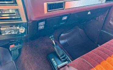 Chevrolet-suburban-1985-brown-125