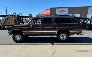 Chevrolet-suburban-1985-brown-90