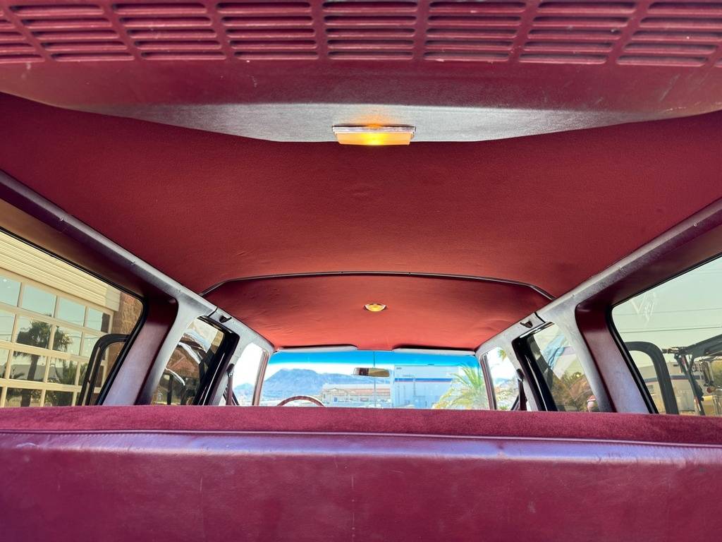 Chevrolet-suburban-1985-brown-95