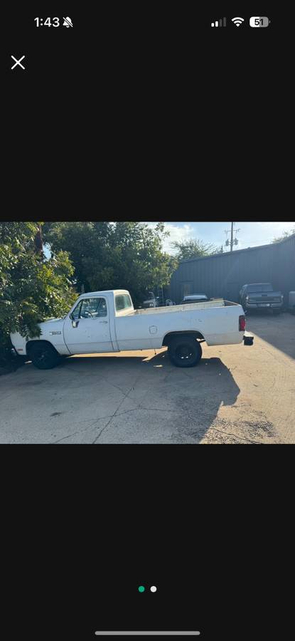 Chevrolet-suburban-1985-white-1