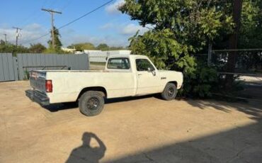 Chevrolet-suburban-1985-white-2