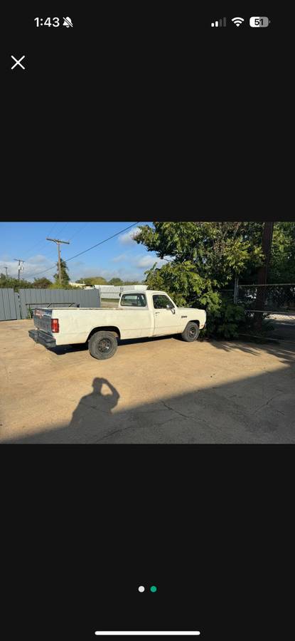 Chevrolet-suburban-1985-white-2