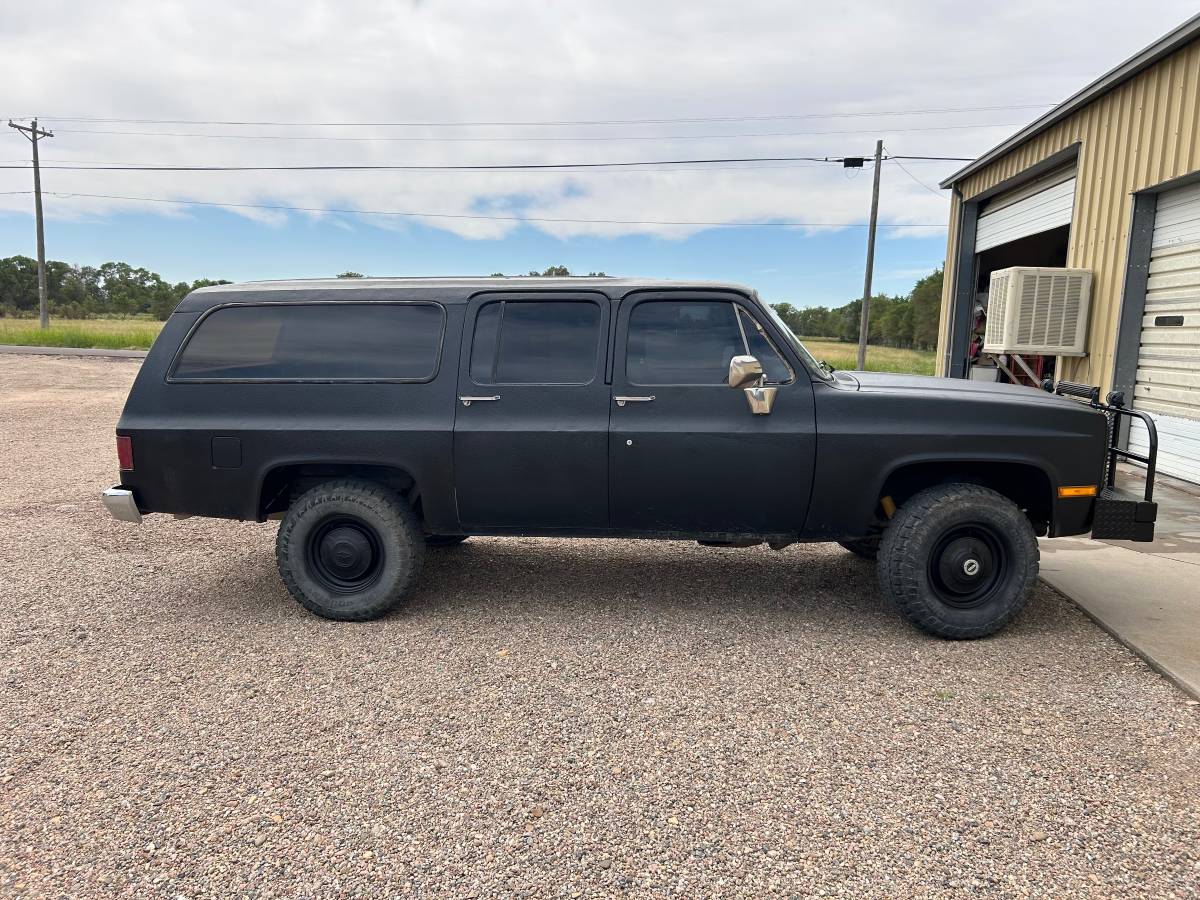 Chevrolet-suburban-1987-2