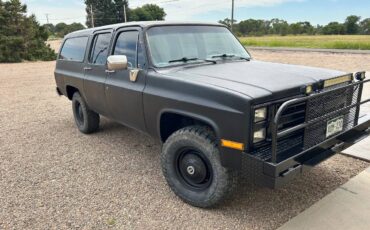 Chevrolet-suburban-1987