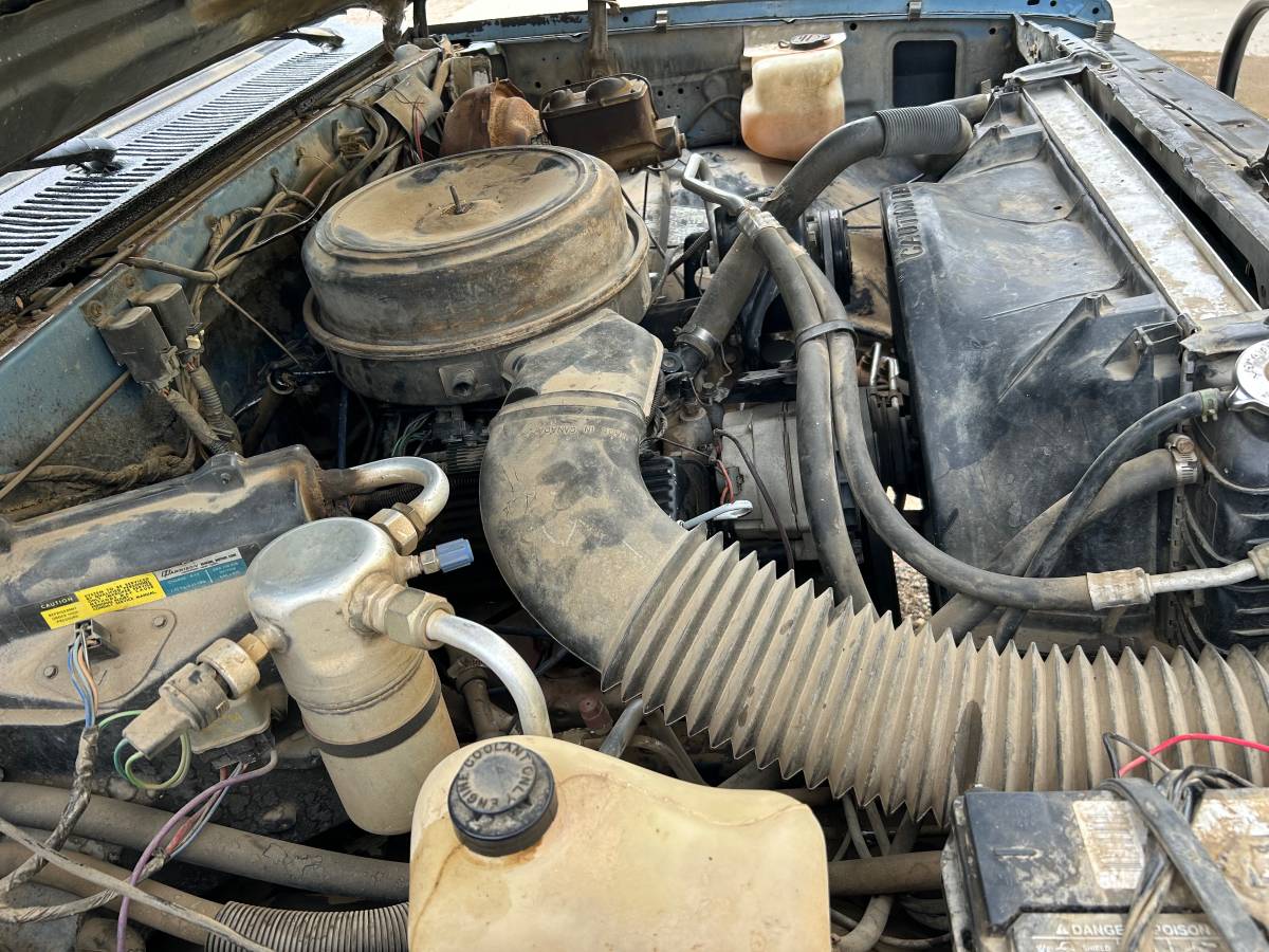 Chevrolet-suburban-1987-5