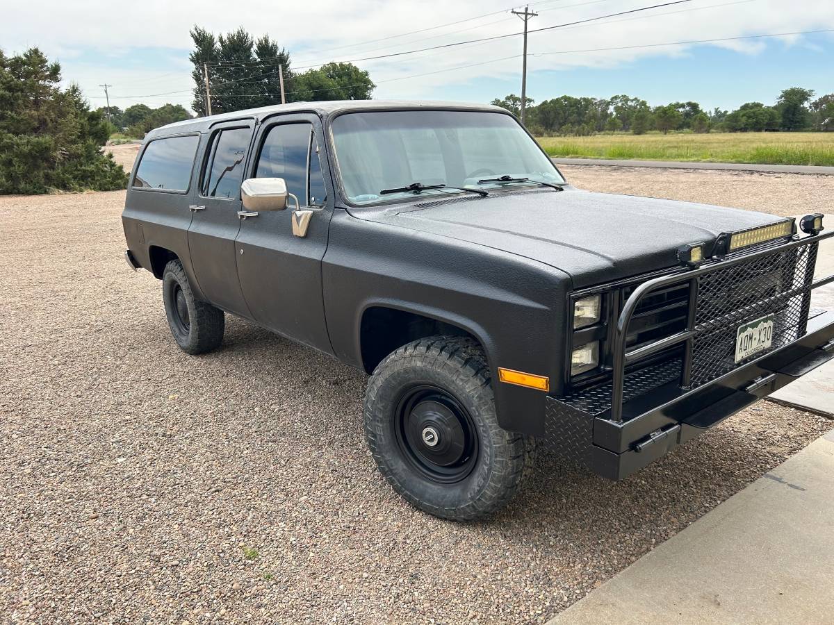 Chevrolet-suburban-1987