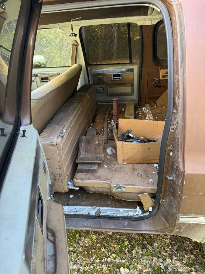 Chevrolet-suburban-1988-5