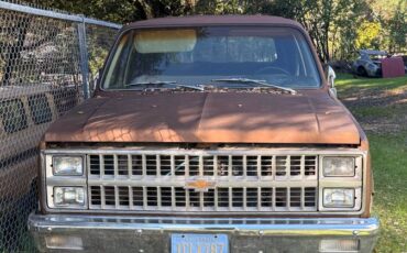 Chevrolet-suburban-1988-7