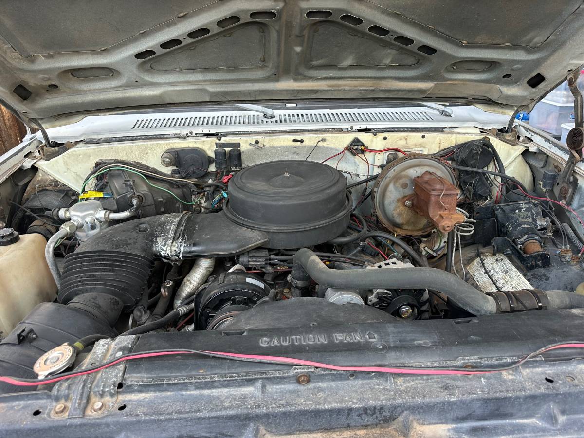 Chevrolet-suburban-1989-silver-1