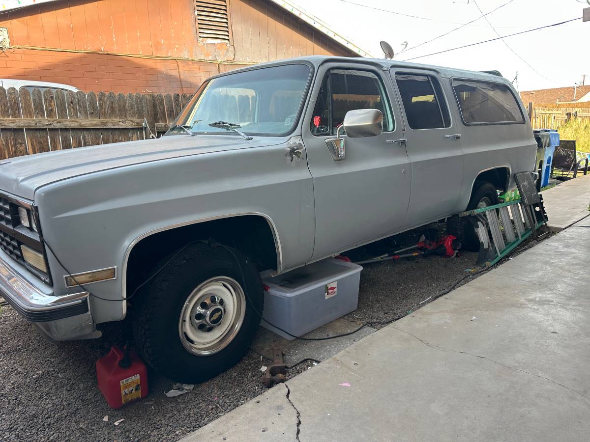 Chevrolet-suburban-1989-silver-10