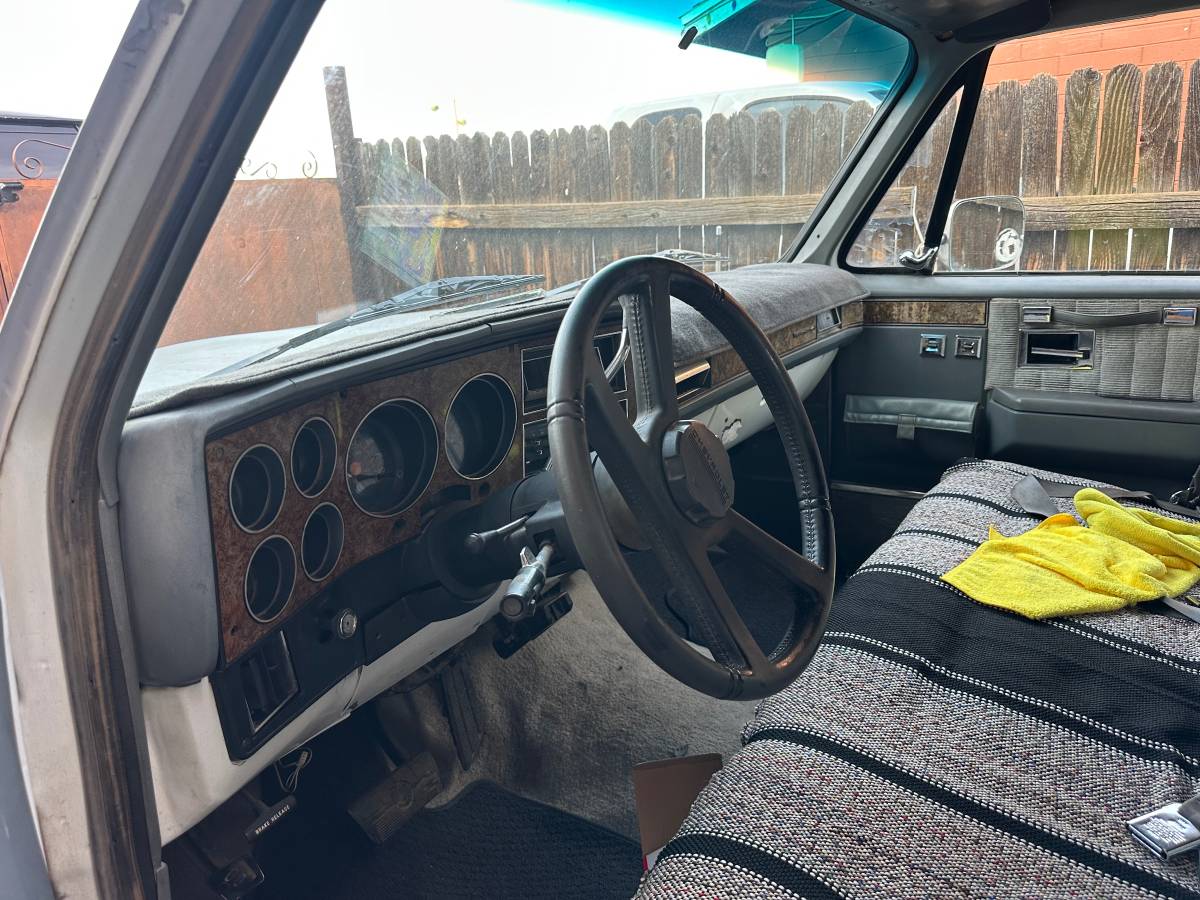 Chevrolet-suburban-1989-silver-3