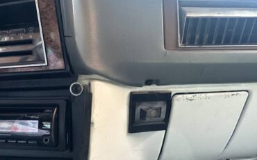 Chevrolet-suburban-1989-silver-4