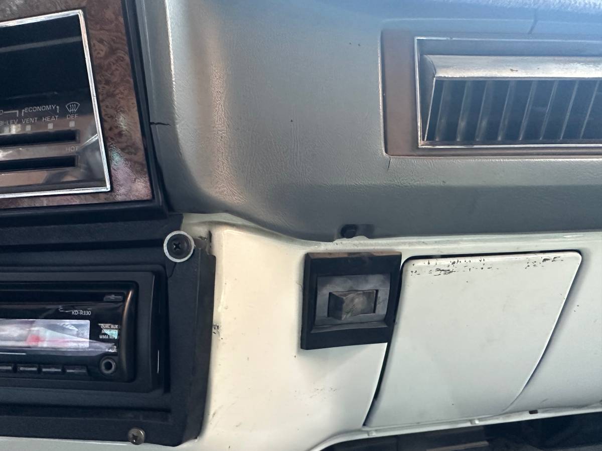 Chevrolet-suburban-1989-silver-4