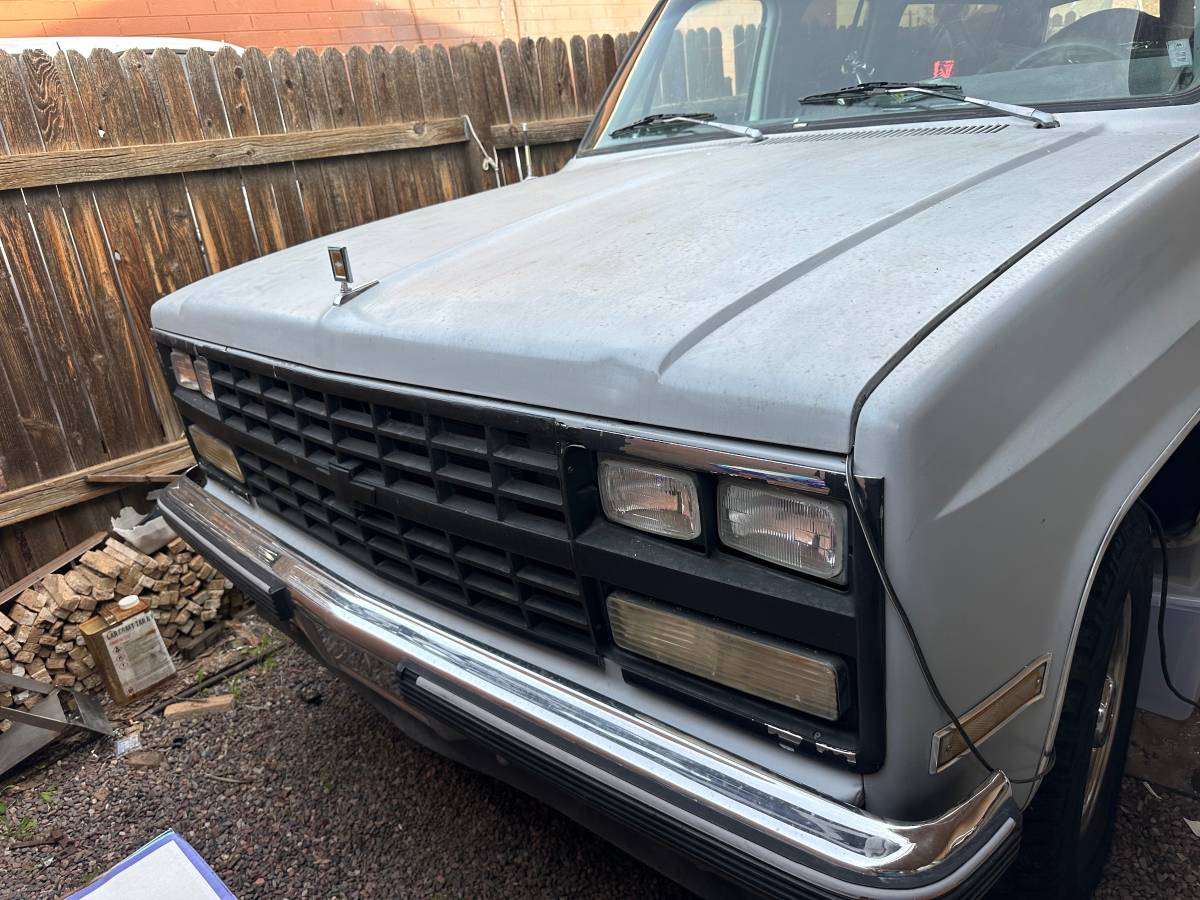 Chevrolet-suburban-1989-silver-7