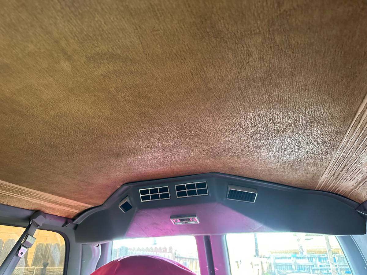 Chevrolet-suburban-1989-silver