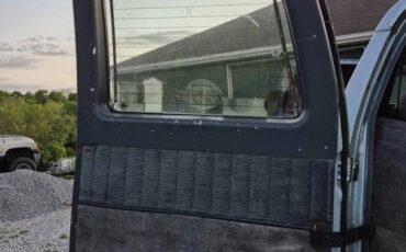 Chevrolet-suburban-1991-3