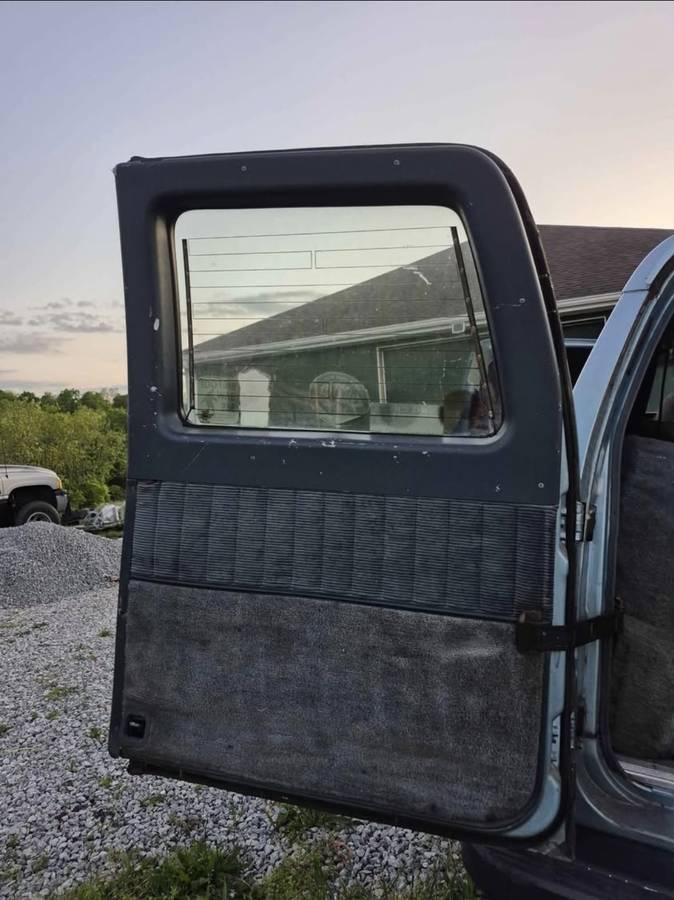 Chevrolet-suburban-1991-3