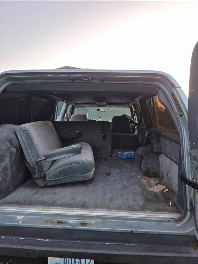 Chevrolet-suburban-1991-6