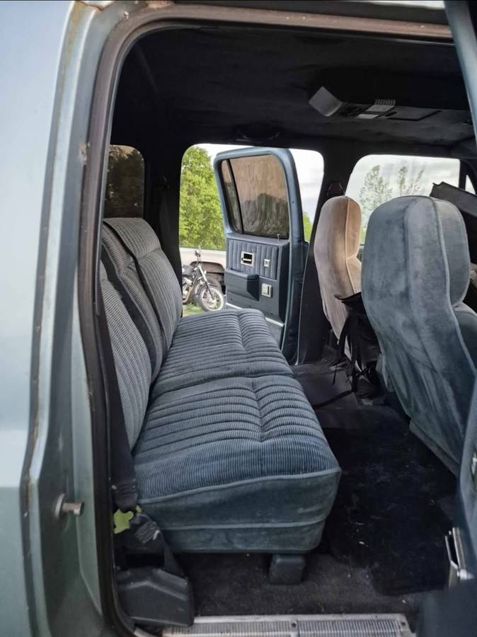 Chevrolet-suburban-1991-7