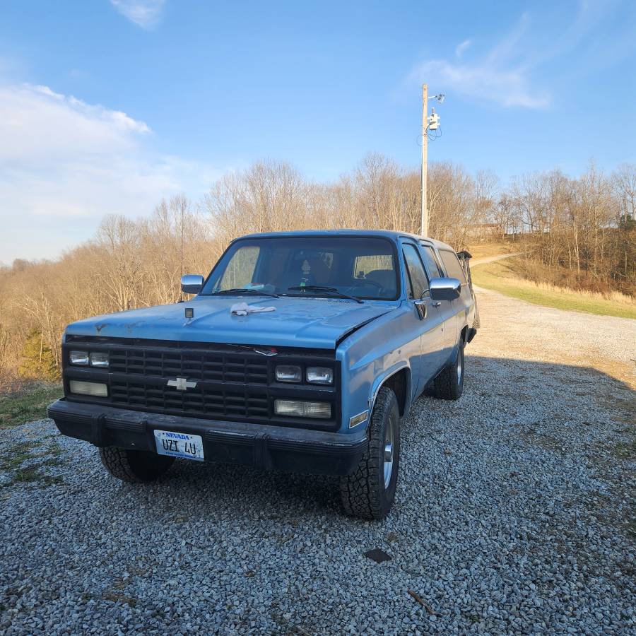 Chevrolet-suburban-1991