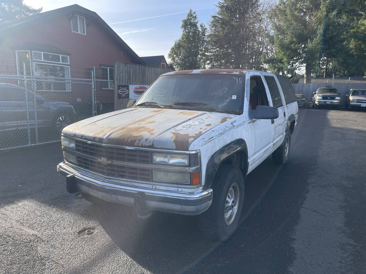 Chevrolet-suburban-1992