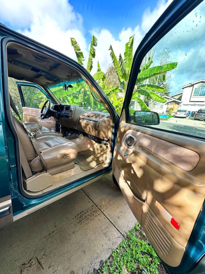 Chevrolet-suburban-2500-1995-14