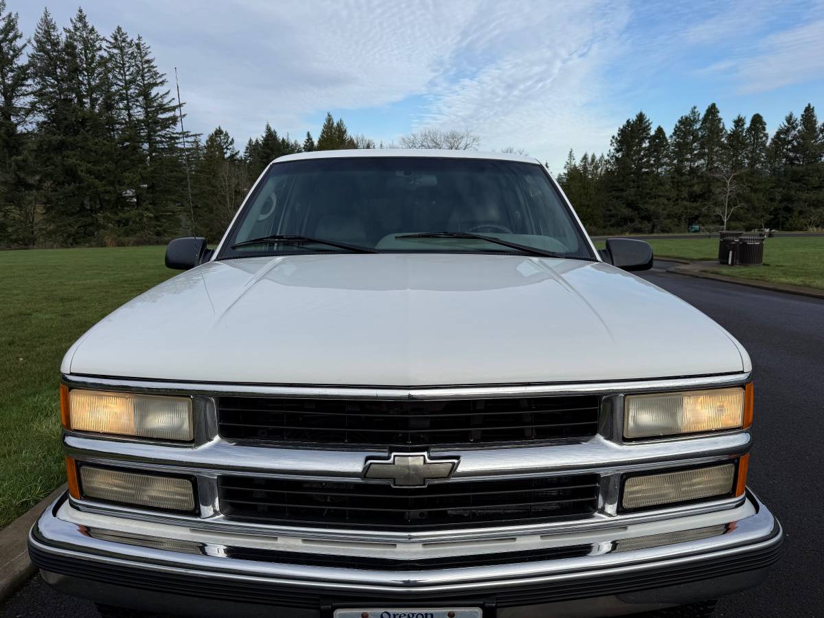 Chevrolet-suburban-2500-1996-2