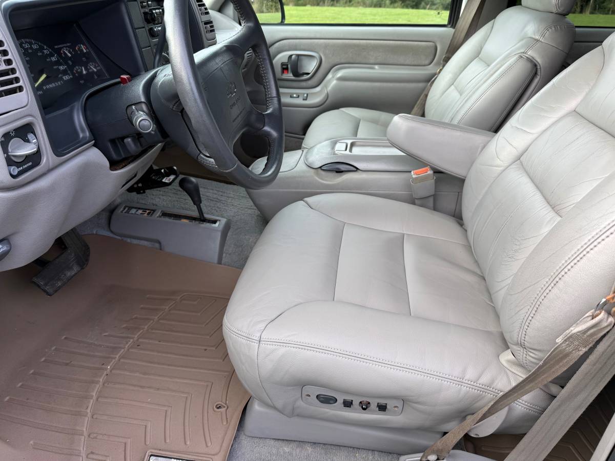 Chevrolet-suburban-2500-1996-3