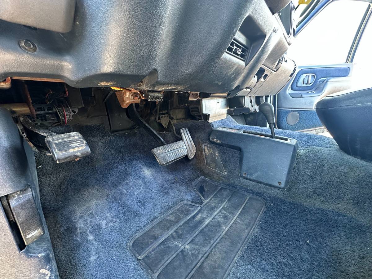 Chevrolet-suburban-2500ls-1996-blue-12