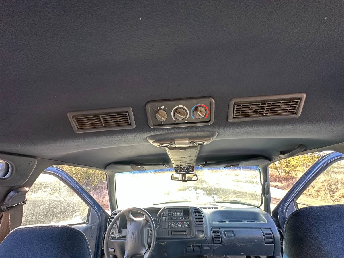 Chevrolet-suburban-2500ls-1996-blue-15