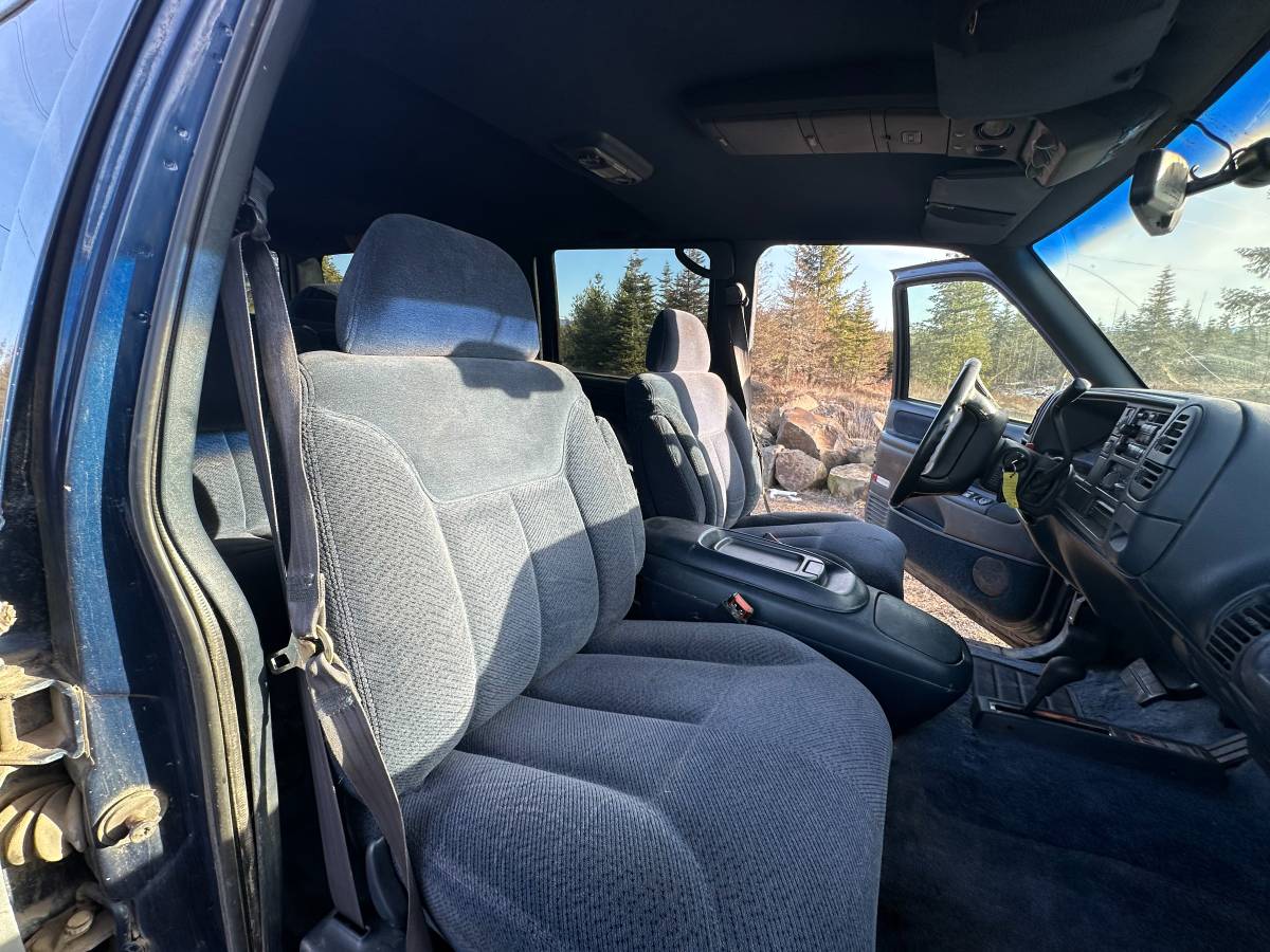 Chevrolet-suburban-2500ls-1996-blue-17