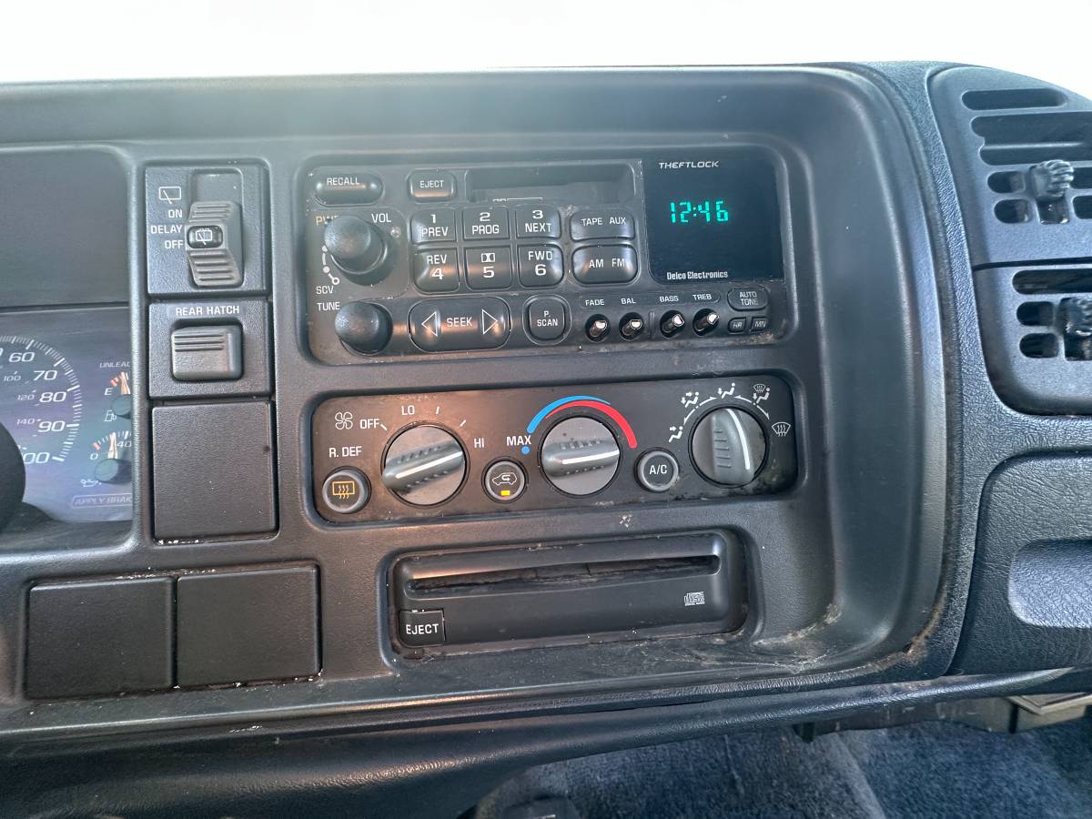 Chevrolet-suburban-2500ls-1996-blue-5