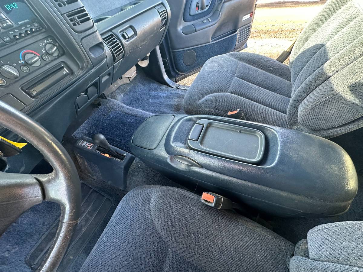 Chevrolet-suburban-2500ls-1996-blue